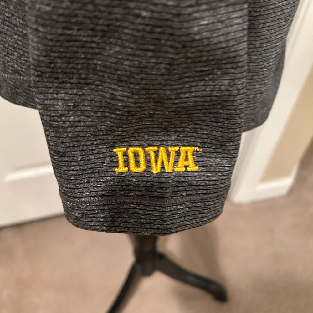Iowa Hawkeye 1/4 Zip Grey Textured Pull-Over - Picture 4 of 6